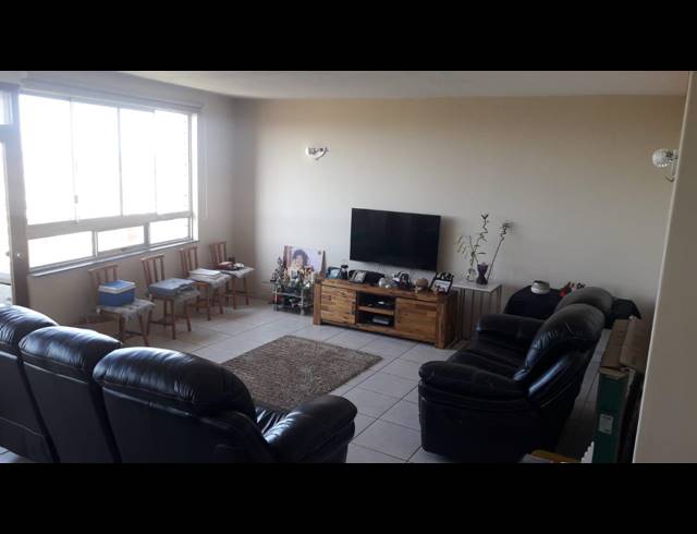 2 BEDROOM FLAT TO LET IN ESSENWOOD